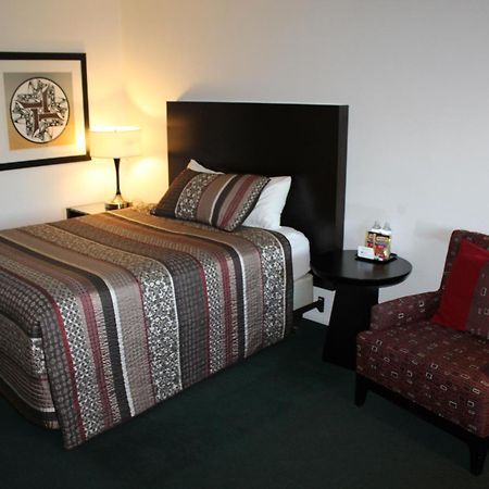 Cougar Land Motel Pullman Room photo