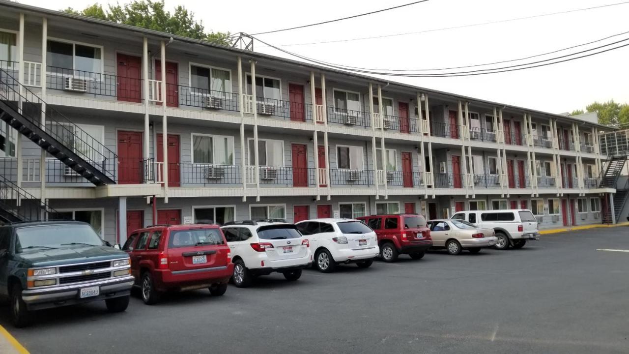 Cougar Land Motel Pullman Exterior photo